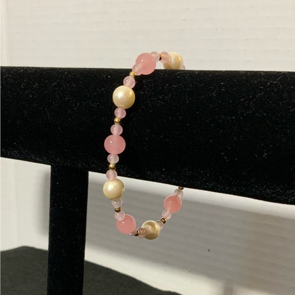 Beaded Bracelet Pink Gemstone and Imitation Pearls with Gold Tone Bead Spacers - Picture 3 of 13